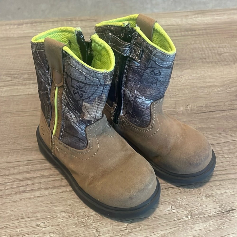 Magellan boots